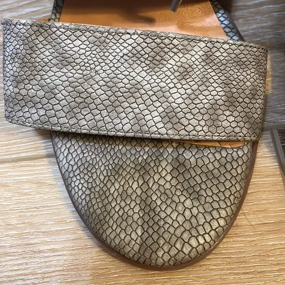 BC Grey Snakeskin Cut Out Lace Up Block Heels Size 7 - Picture 6 of 6